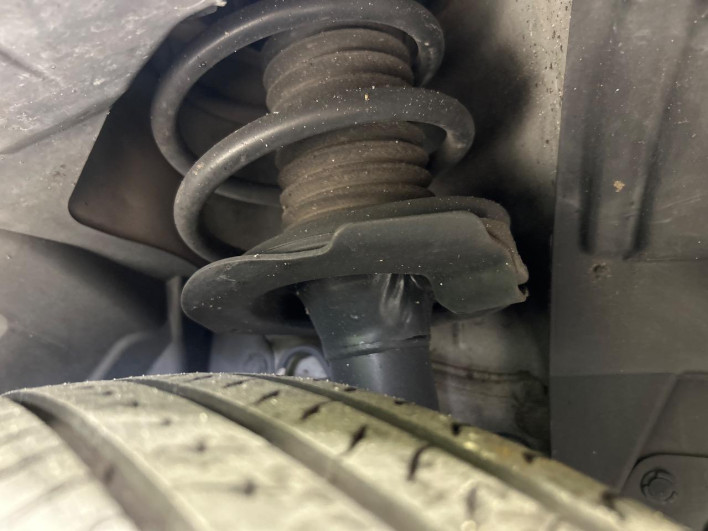 2016 Nissan Serena DAA-GFC27 (UW-69f2a445411e7)[8]