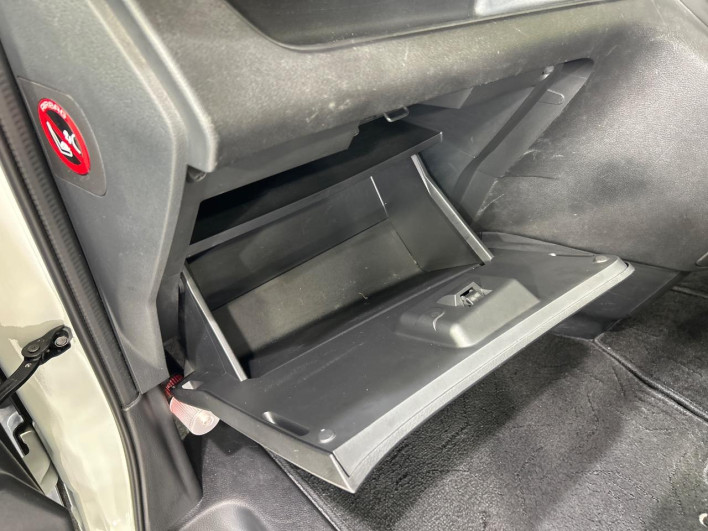 2016 Nissan Serena DAA-GFC27 (UW-69f2a445411e7)[5]