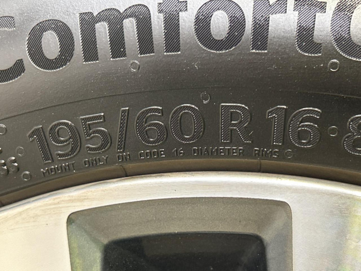 2016 Nissan Serena DAA-GFC27 (UW-69f2a445411e7)[12]