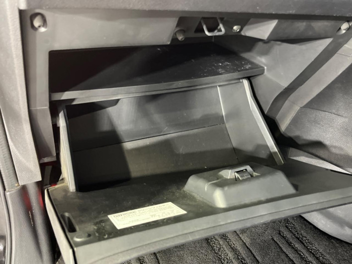 2016 Nissan Serena DAA-GFC27 (UW-69f2a4469c9e8)[26]