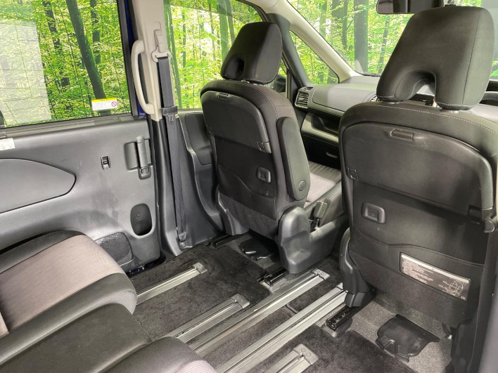 2017 Nissan Serena DAA-GFC27 (UW-69f2a4476d6e5)[25]