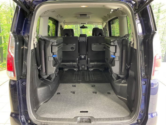 2017 Nissan Serena DAA-GFC27 (UW-69f2a4476d6e5)[29]