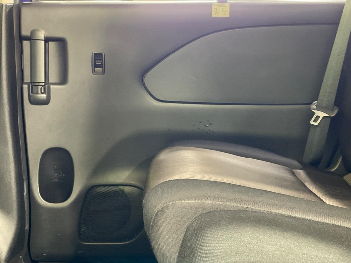 2017 Nissan Serena DAA-GFC27 (UW-69f2a4476d6e5)[23]