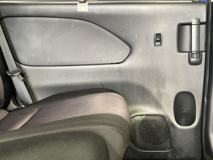 2017 Nissan Serena DAA-GFC27 (UW-69f2a4476d6e5)[24]