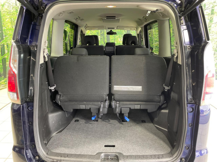 2017 Nissan Serena DAA-GFC27 (UW-69f2a4476d6e5)[28]