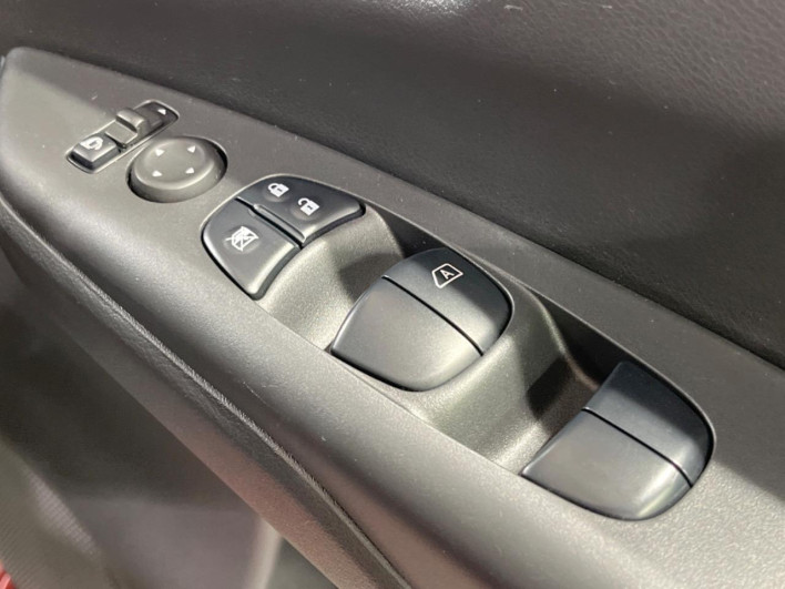 2018 Nissan Serena DAA-GFC27 (UW-69f2a448b2a9d)[17]