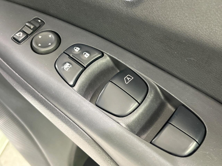 2018 Nissan Serena DAA-GFC27 (UW-69f2a44a06009)[19]