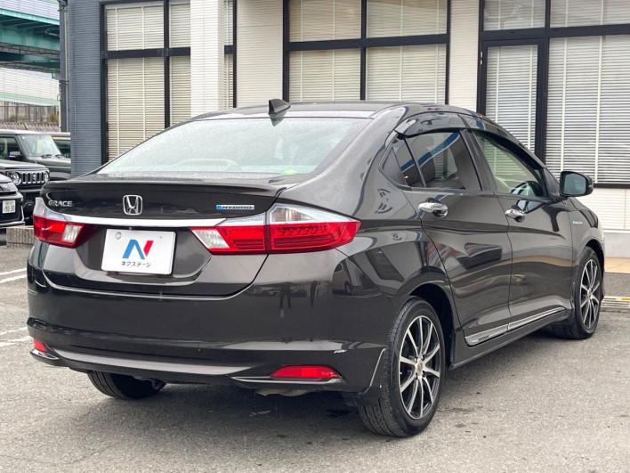 2015 Honda Grace DAA-GM4 (UW-69f2a4525b258)[28]