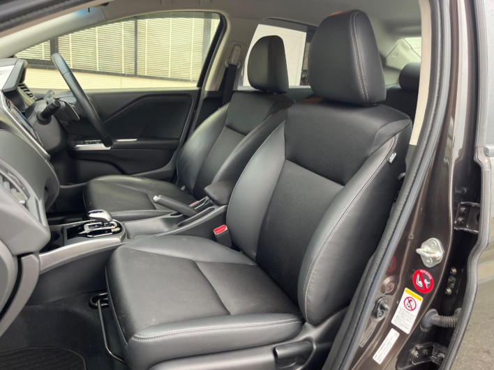 2015 Honda Grace DAA-GM4 (UW-69f2a4525b258)[24]