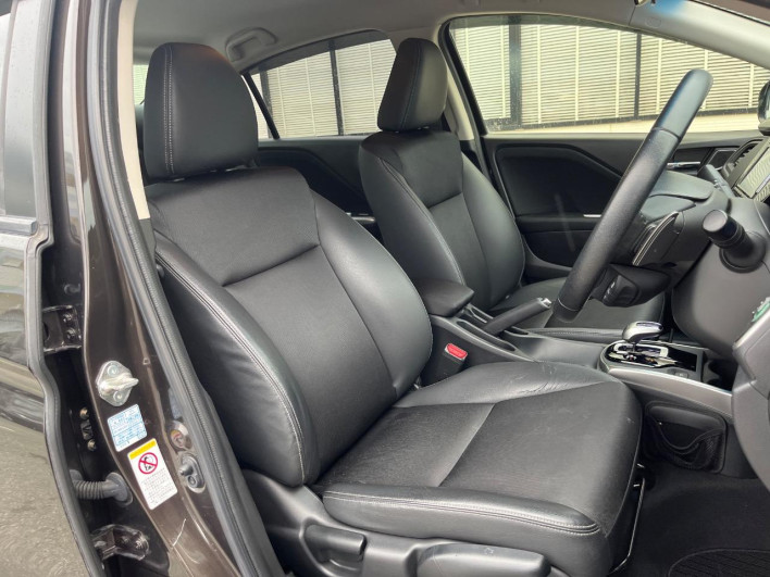 2015 Honda Grace DAA-GM4 (UW-69f2a4525b258)[20]