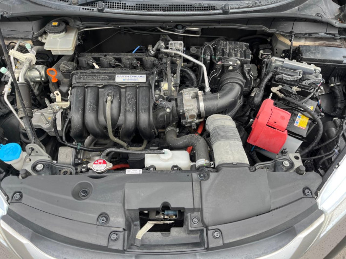 2015 Honda Grace DAA-GM4 (UW-69f2a4525b258)[15]