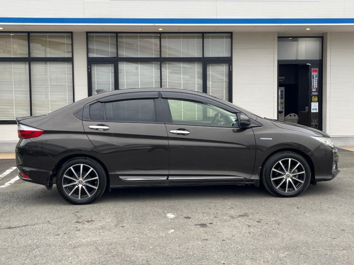2015 Honda Grace DAA-GM4 (UW-69f2a4525b258)[19]