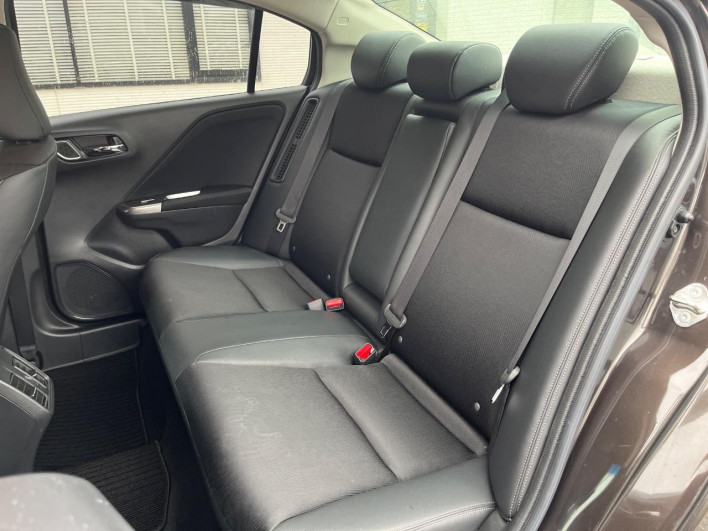 2015 Honda Grace DAA-GM4 (UW-69f2a4525b258)[25]