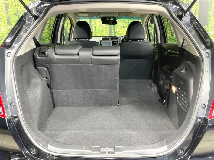 2017 Honda Fit Hybrid DAA-GP5 (UW-69f2a453395d5)[27]