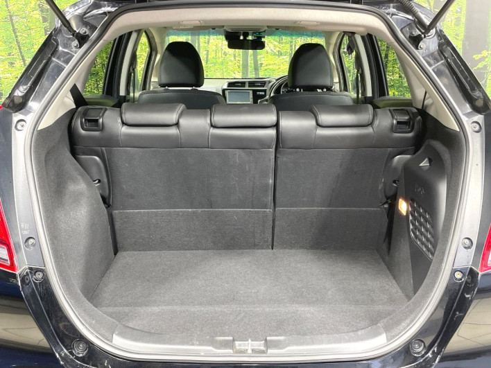 2017 Honda Fit Hybrid DAA-GP5 (UW-69f2a453395d5)[26]