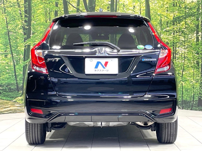 2017 Honda Fit Hybrid DAA-GP5 (UW-69f2a453395d5)[20]