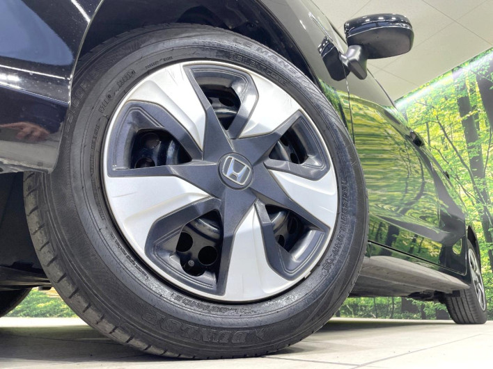 2017 Honda Fit Hybrid DAA-GP5 (UW-69f2a453395d5)[10]