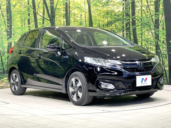 2017 Honda Fit Hybrid DAA-GP5 (UW-69f2a453395d5)[17]