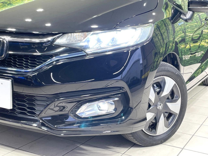 2017 Honda Fit Hybrid DAA-GP5 (UW-69f2a453395d5)[14]