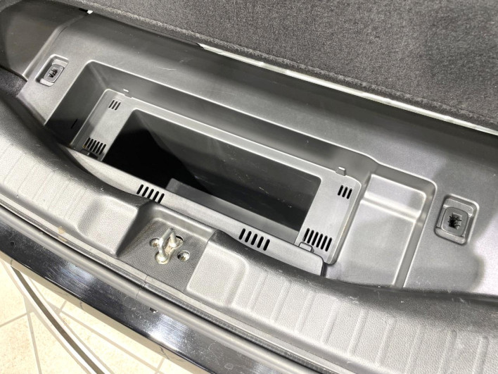 2017 Honda Fit Hybrid DAA-GP5 (UW-69f2a453395d5)[28]