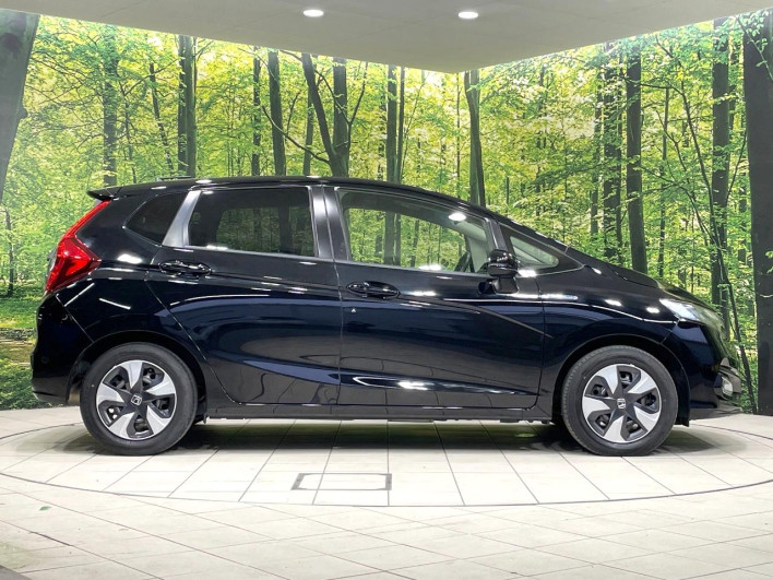 2017 Honda Fit Hybrid DAA-GP5 (UW-69f2a453395d5)[18]
