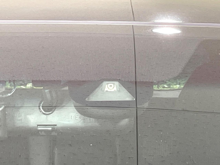 2017 Honda Fit Hybrid DAA-GP5 (UW-69f2a453395d5)[5]