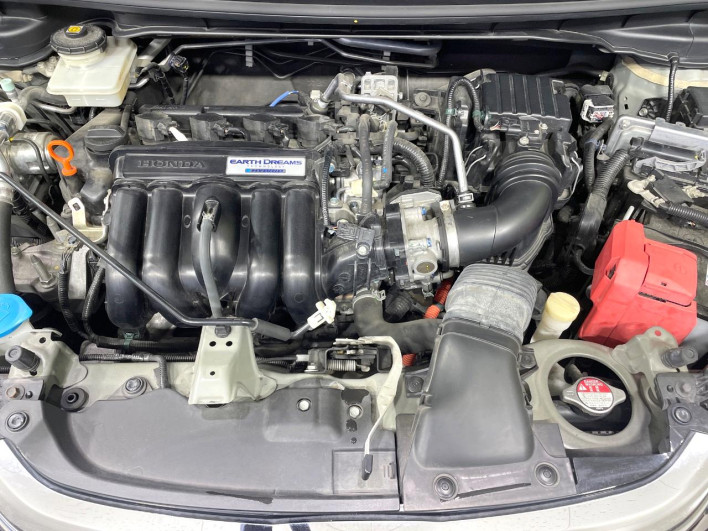 2017 Honda Fit Hybrid DAA-GP5 (UW-69f2a453395d5)[6]