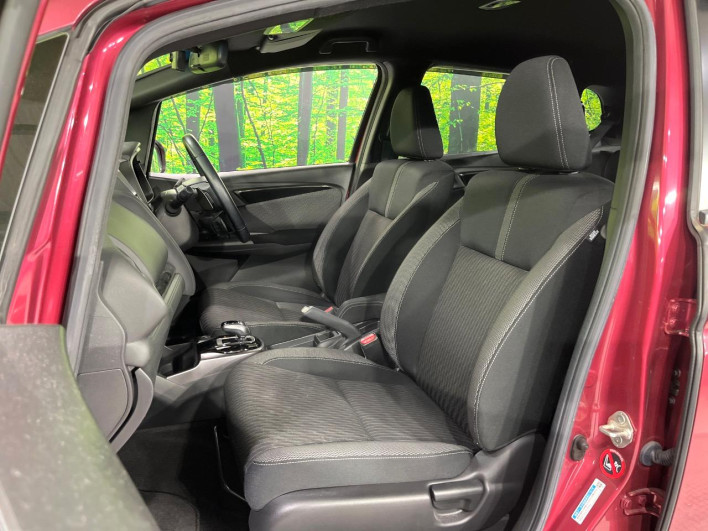 2017 Honda Fit Hybrid DAA-GP5 (UW-69f2a45397447)[25]