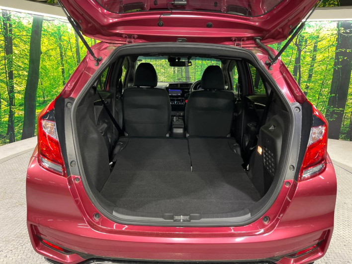 2017 Honda Fit Hybrid DAA-GP5 (UW-69f2a45397447)[16]