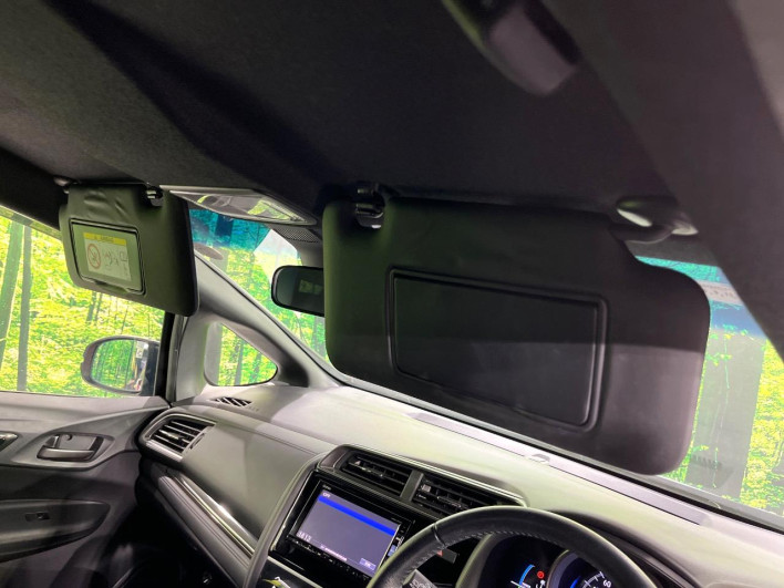 2017 Honda Fit Hybrid DAA-GP5 (UW-69f2a45397447)[21]