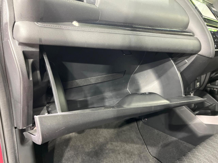 2017 Honda Fit Hybrid DAA-GP5 (UW-69f2a45397447)[26]