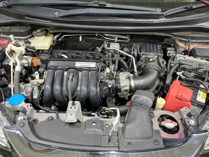 2017 Honda Fit Hybrid DAA-GP5 (UW-69f2a45397447)[4]