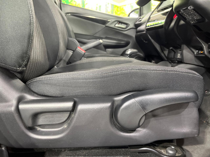 2017 Honda Fit Hybrid DAA-GP5 (UW-69f2a45397447)[22]