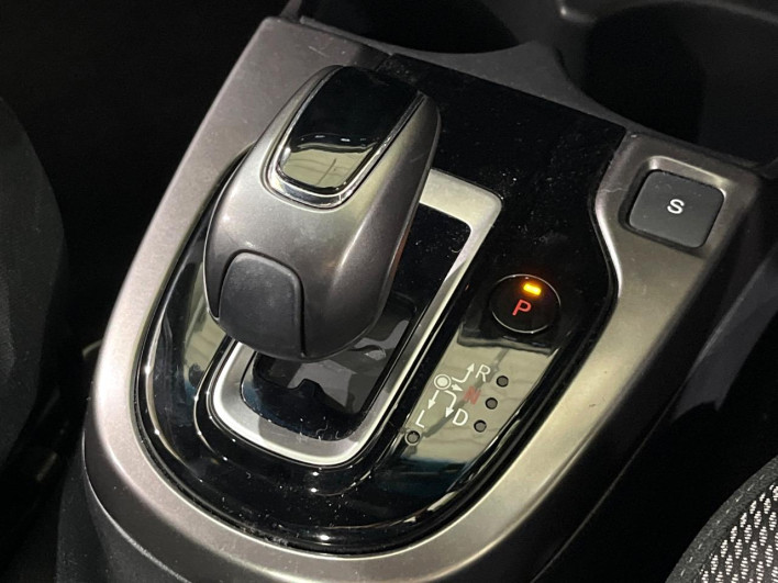 2017 Honda Fit Hybrid DAA-GP5 (UW-69f2a45397447)[29]