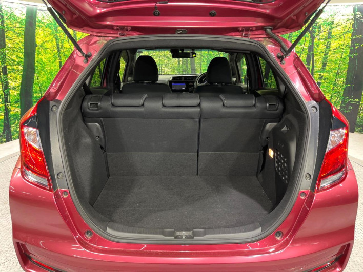 2017 Honda Fit Hybrid DAA-GP5 (UW-69f2a45397447)[13]