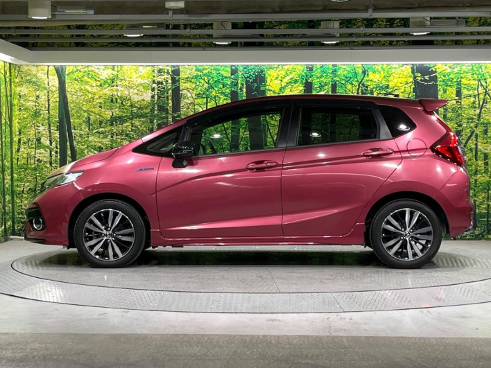 2017 Honda Fit Hybrid DAA-GP5 (UW-69f2a45397447)[12]