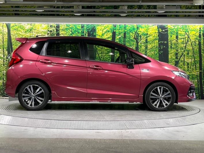 2017 Honda Fit Hybrid DAA-GP5 (UW-69f2a45397447)[8]