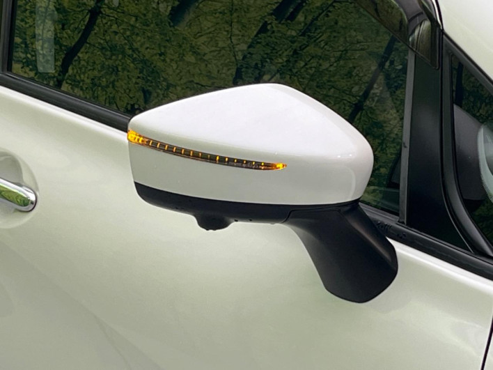 2017 Nissan Note DAA-HE12 (UW-69f2a46aa165b)[11]