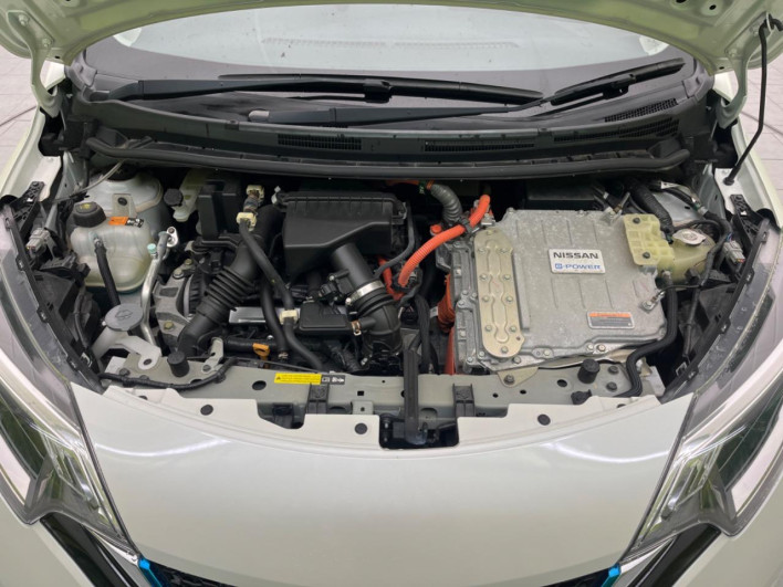 2017 Nissan Note DAA-HE12 (UW-69f2a46aa165b)[4]