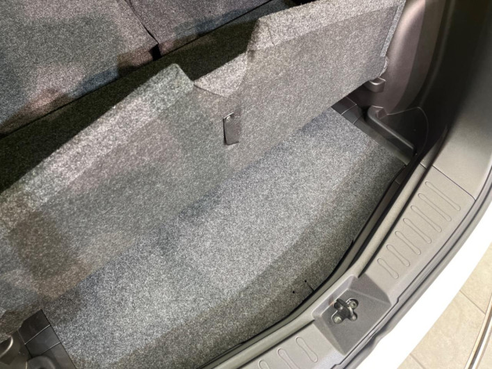 2017 Nissan Note DAA-HE12 (UW-69f2a46aa165b)[19]