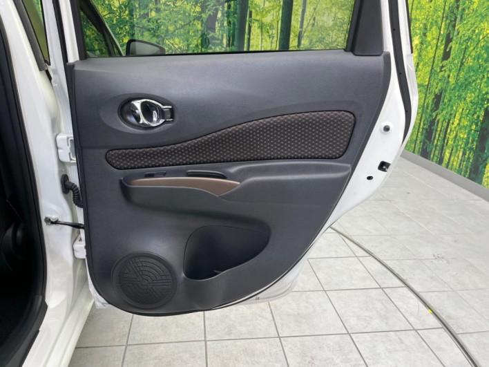 2017 Nissan Note DAA-HE12 (UW-69f2a46aa165b)[21]