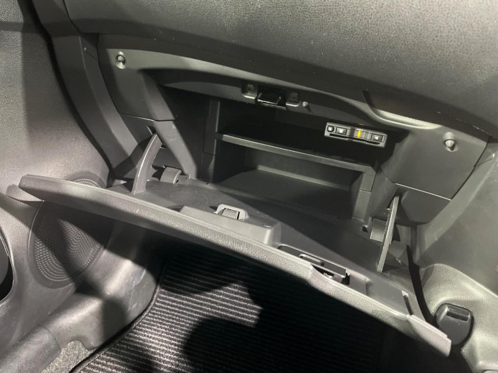 2020 Nissan Note DAA-HE12 (UW-69f2a46aecb9a)[18]