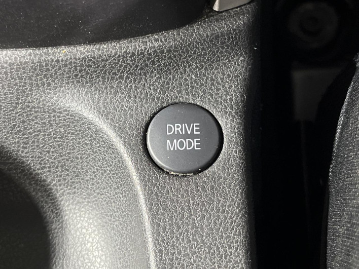 2020 Nissan Note DAA-HE12 (UW-69f2a46aecb9a)[15]