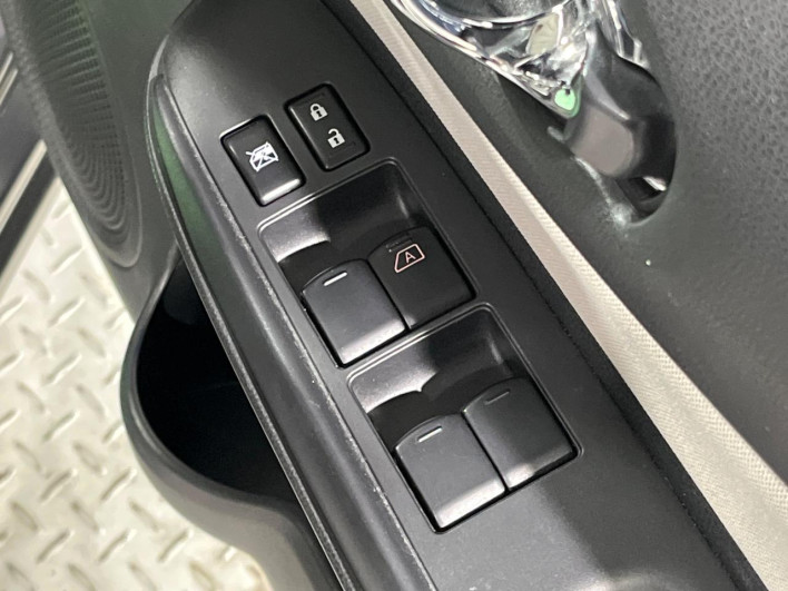 2020 Nissan Note DAA-HE12 (UW-69f2a46aecb9a)[20]