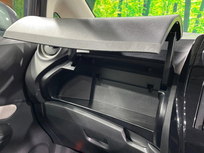 2020 Nissan Note DAA-HE12 (UW-69f2a46aecb9a)[17]