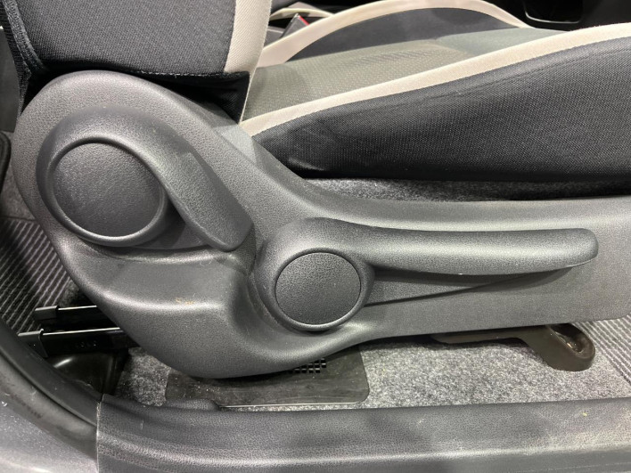 2020 Nissan Note DAA-HE12 (UW-69f2a46aecb9a)[21]