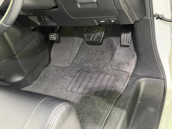 2013 Nissan Serena DAA-HFC26 (UW-69f2a471a0f34)[23]