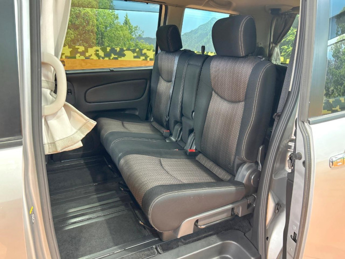 2015 Nissan Serena DAA-HFC26 (UW-69f2a471db24c)[23]