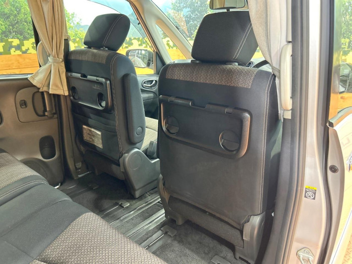 2015 Nissan Serena DAA-HFC26 (UW-69f2a471db24c)[29]