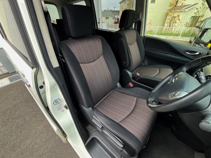 2015 Nissan Serena DAA-HFC26 (UW-69f2a471e68bb)[19]